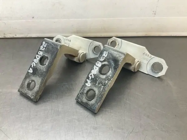 2008 Infiniti V36 G37 Driver Door Hinges Oem 22Bd8Ga
