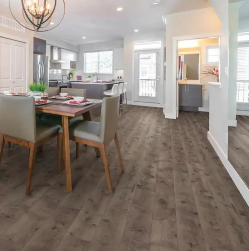 7mm Oak Laminate Wood Flooring (24.17sqft/case)