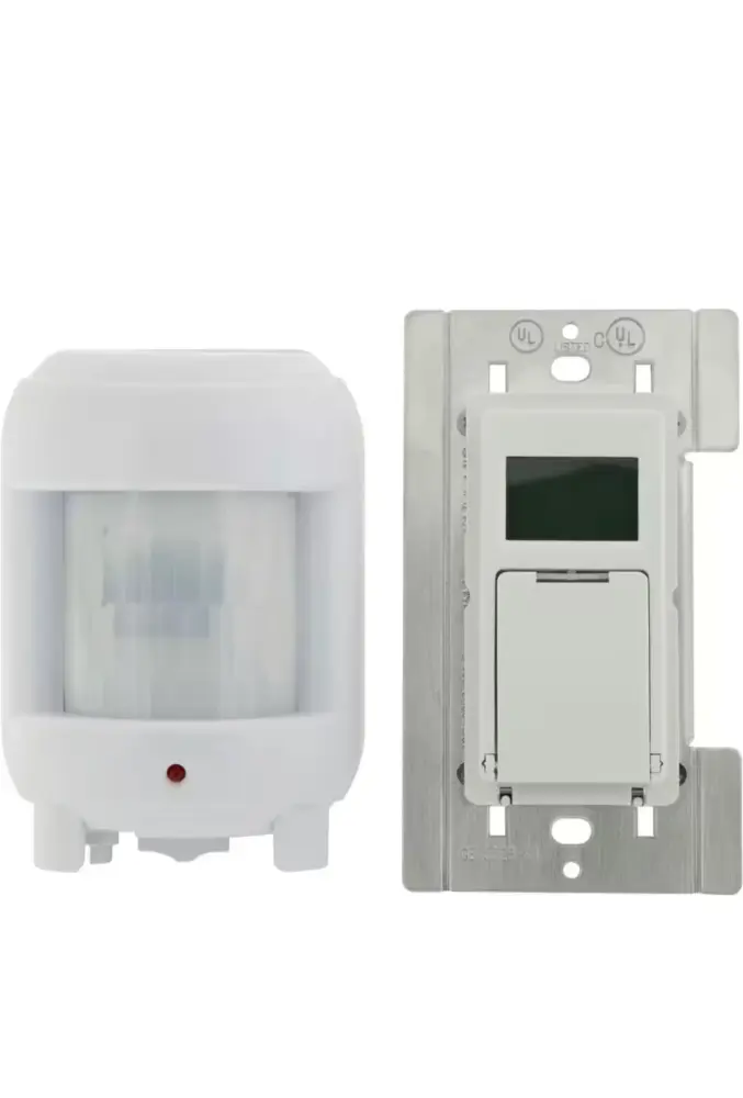 Defiant 8 Amp 7 White-Day Indoor -Wall SunSmart Lcd Timer Switch Motion Sensor Damaged Box